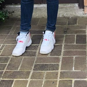 Air Jordan 11 “Platinum Tint”